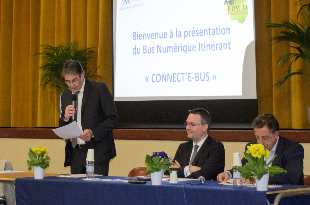 reunion presentation connect'ebus union des maires Le Projet Connect’e-bus