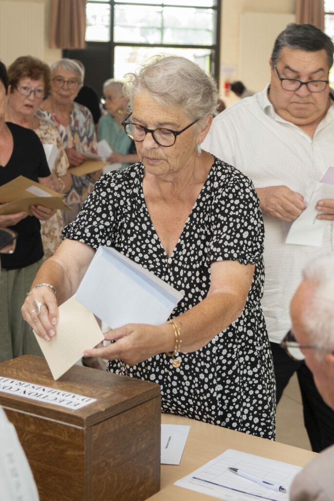 Mme EYMET vote