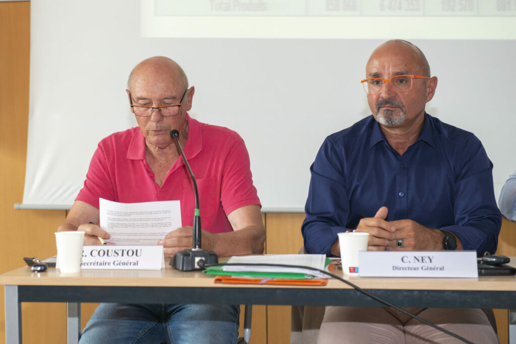 Le secrétaire général de l'UDAF avec le Directeur Général