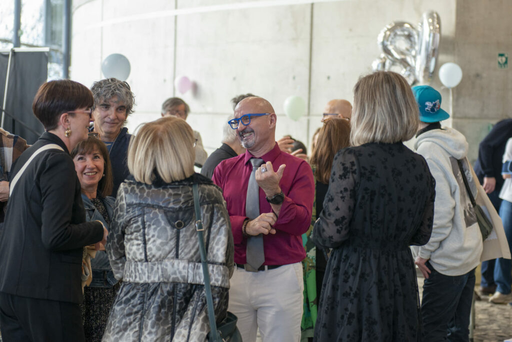 le Directeur général discute. 80 ans de l'udaf 24